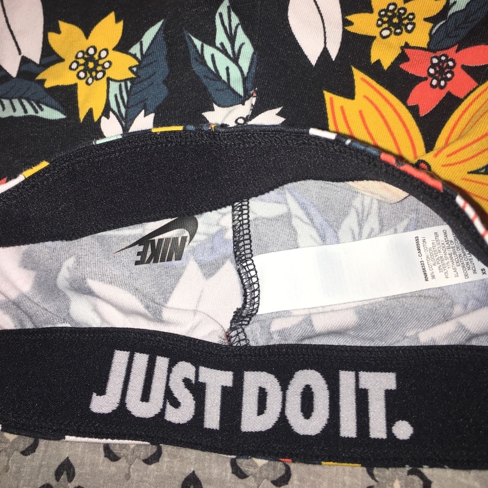 Floral Nike leggings🌸🌺🥀🌼 - Picture 3 of 3